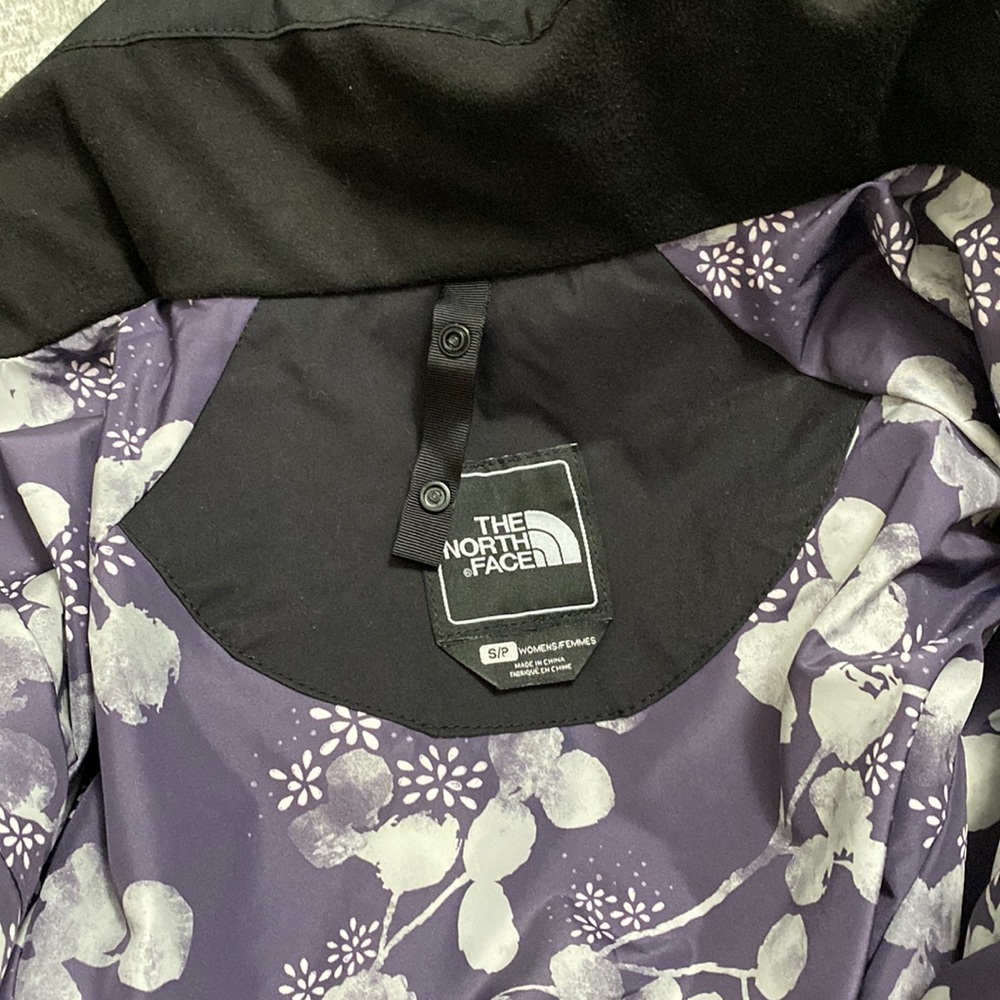 North Face Outerwear Jacket - Picture 13 of 15